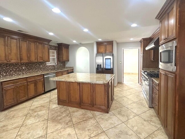 Building Photo - 2598 Cedar Ridge Dr