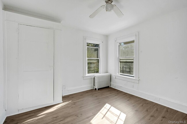 Building Photo - 333 S 6th Ave