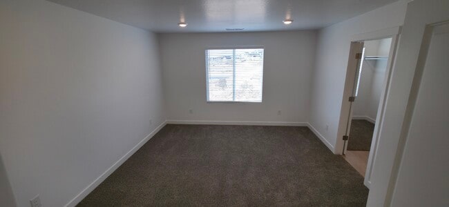 Building Photo - 4335 N 325 E