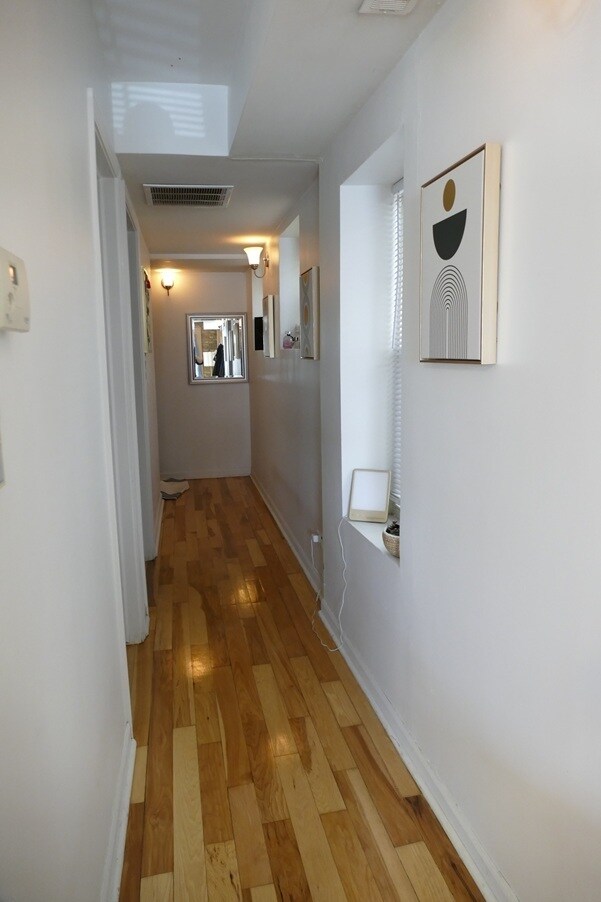 Building Photo - 1338 W Erie St