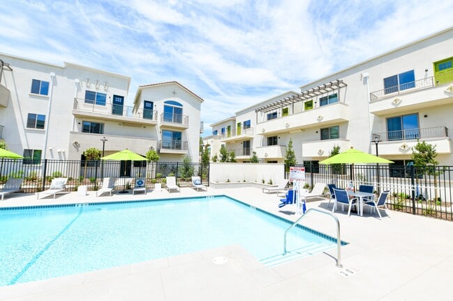 Building Photo - Breeze Hill Apartments