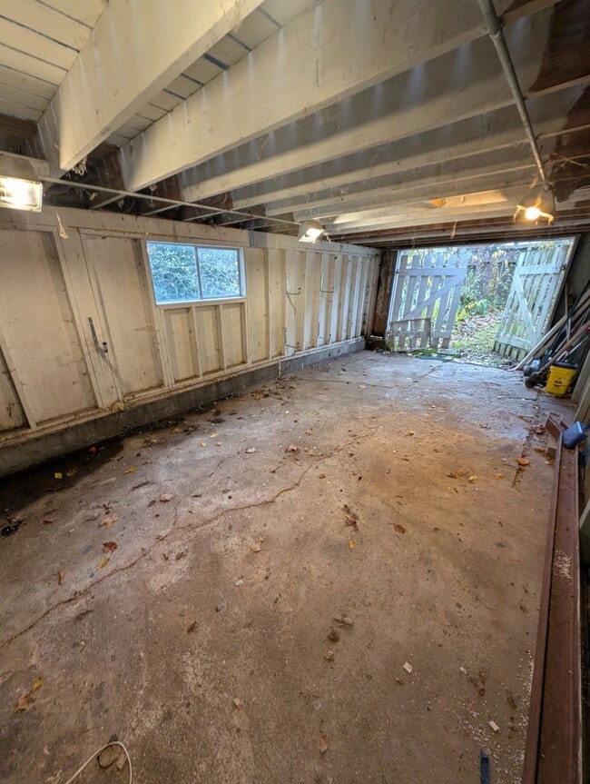 Building Photo - Quaint 2 Bedroom in Navy Yard City - TONS of Extra Space! Available Now!