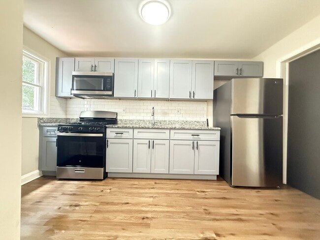 Building Photo - Four-Bedroom House in Parkville