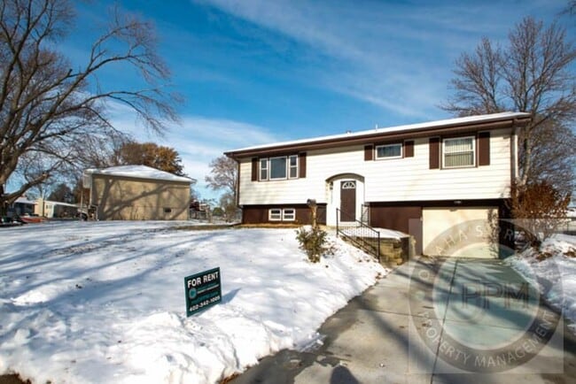 Primary Photo - Spacious 3Bed/ 1Bath Home