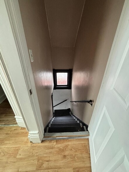 Building Photo - 520 Lawrence Ave