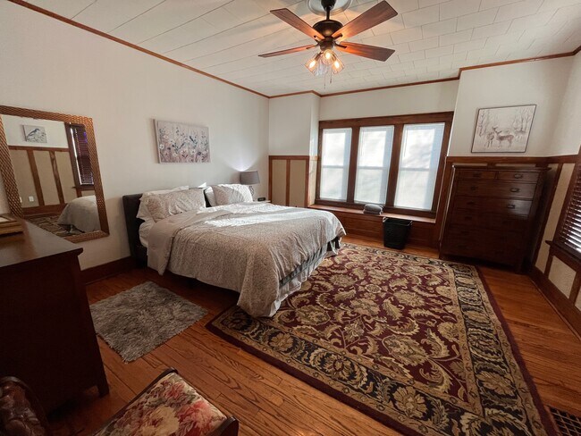 Building Photo - 2608 Leclaire St