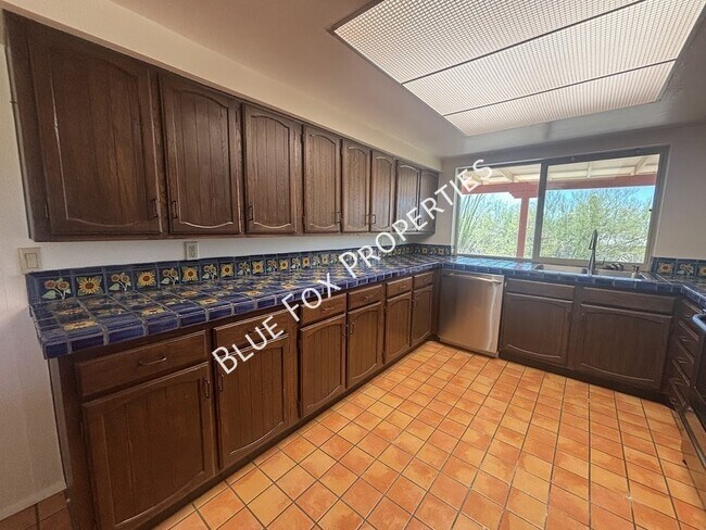 Building Photo - 6521 N Calle Padre Felipe