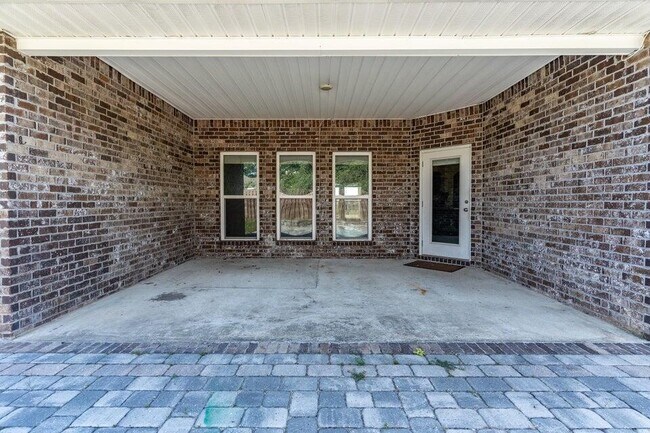 Building Photo - 303 Merlin Ct