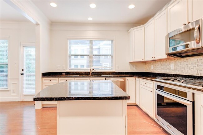 Building Photo - 3304 Ferncliff Ct