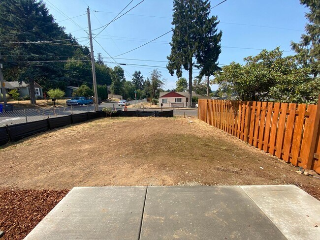Building Photo - Adorable 2 Bedroom ADU in SE Portland!