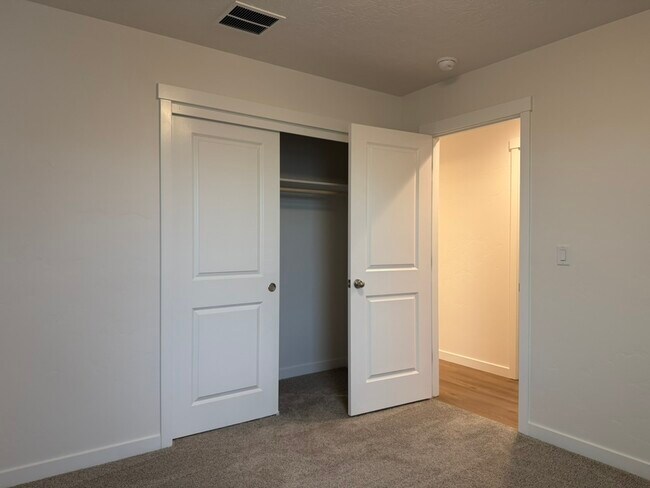 Building Photo - 10113 Longtail Dr