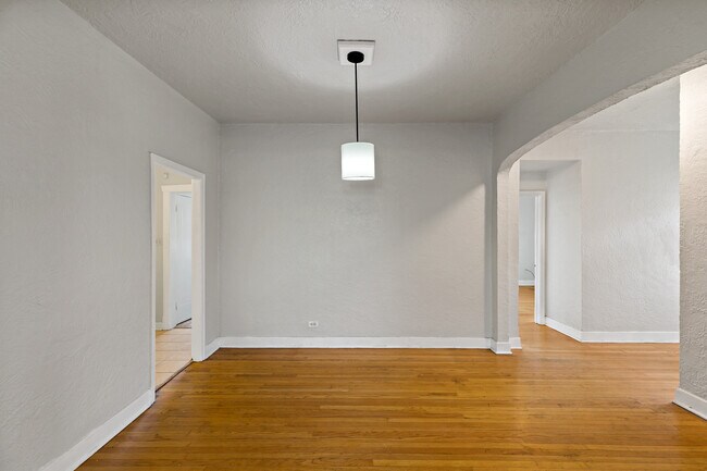 Building Photo - 11059 S Hoyne Ave