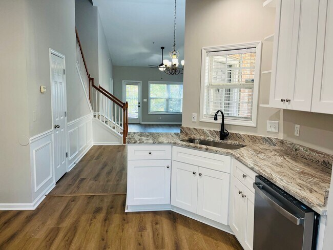 Building Photo - Wow! Check out this charming 3 bedroom 2.5...