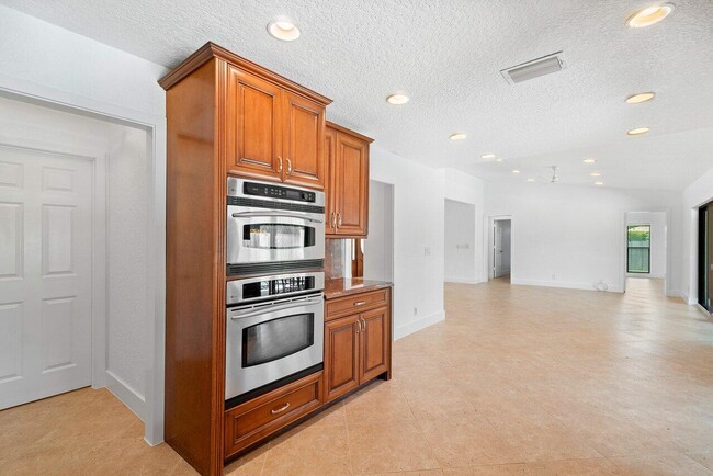 Building Photo - 21155 Shady Vista Ln