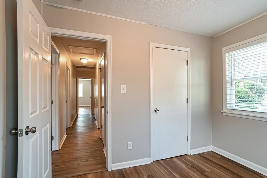 Building Photo - 1618 Longleaf Dr