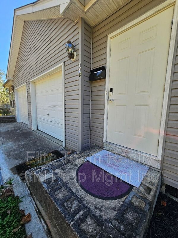 Building Photo - 336 Lutz Ave