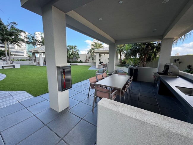 Building Photo - Sky Ala Moana West 1 bedroom, 1 bathroom l...