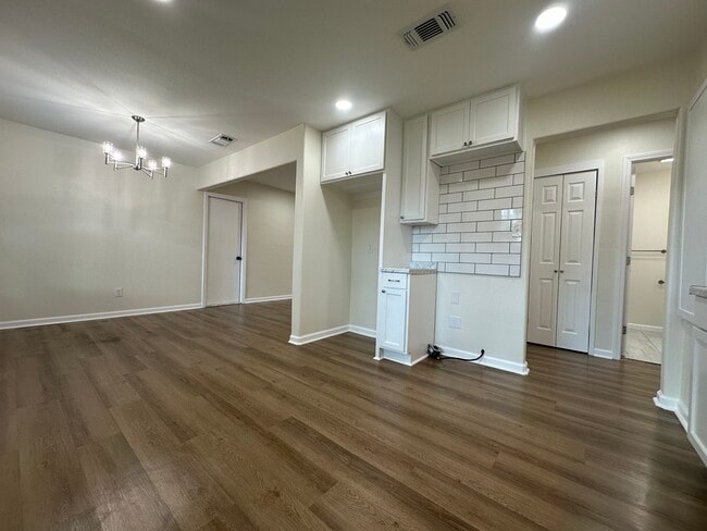 Building Photo - 1517 Bonham Dr