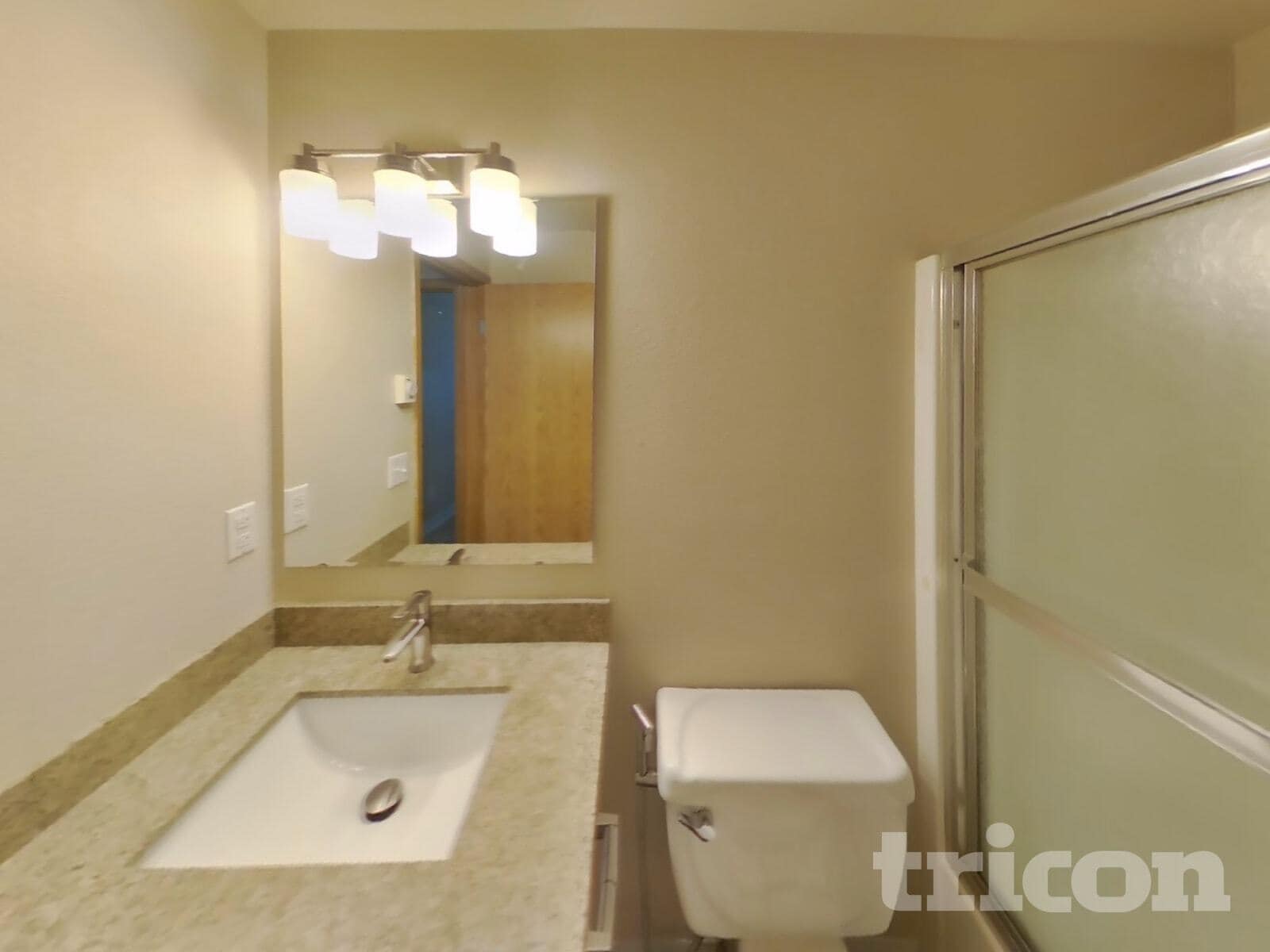 Building Photo - 622 6th Ave S