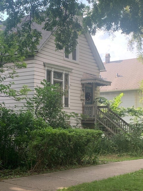 Primary Photo - 2932 N Troy St