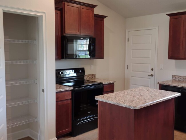 Building Photo - 809 Chestnut Dr