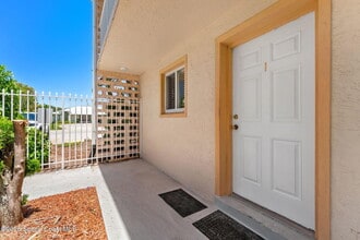 Building Photo - 211 Circle Dr