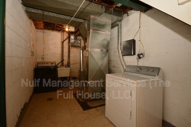 Building Photo - 2025 Fairland St
