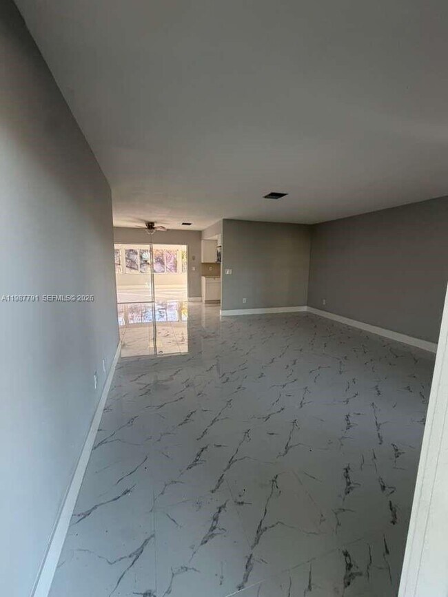 Building Photo - 4030 School Cir