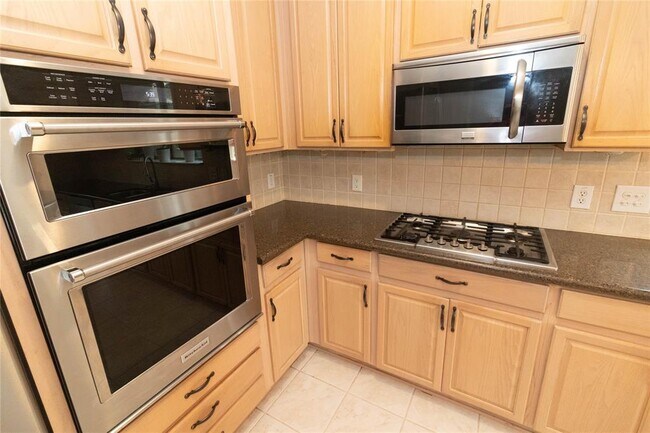 Building Photo - 21534 Pointed Oak Ln