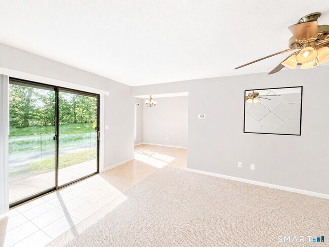 Building Photo - 10 Woodsedge Dr