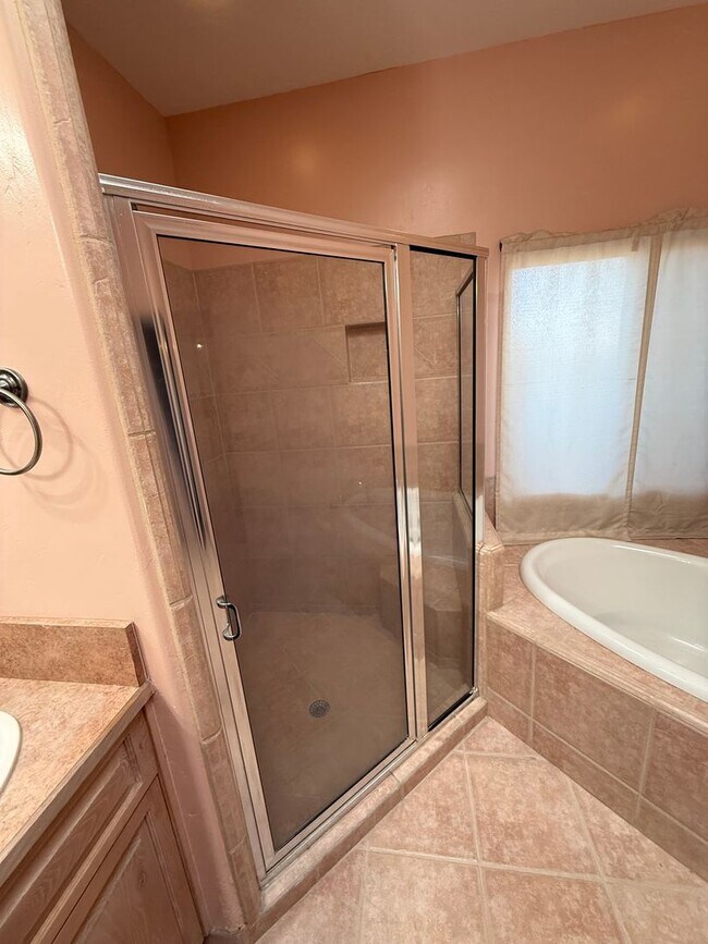 Building Photo - 1903 Coyote Ridge Dr