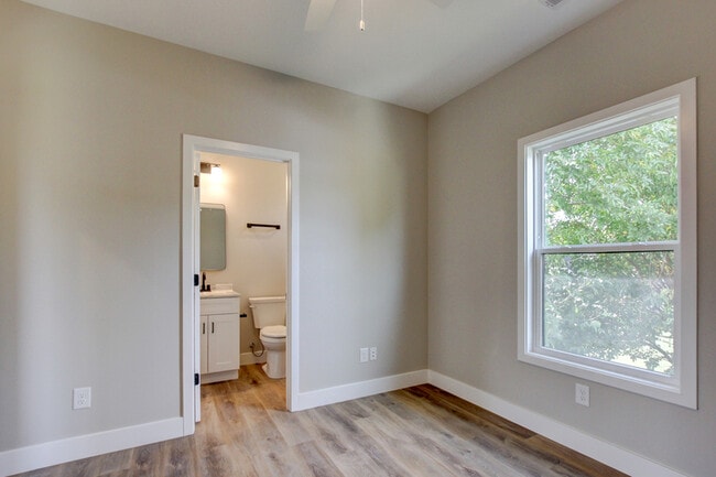 Building Photo - 226 3rd St