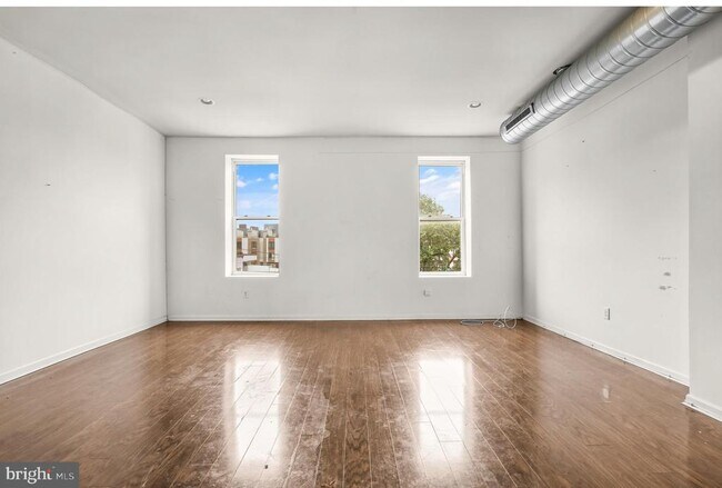 Building Photo - 1631 W Girard Ave