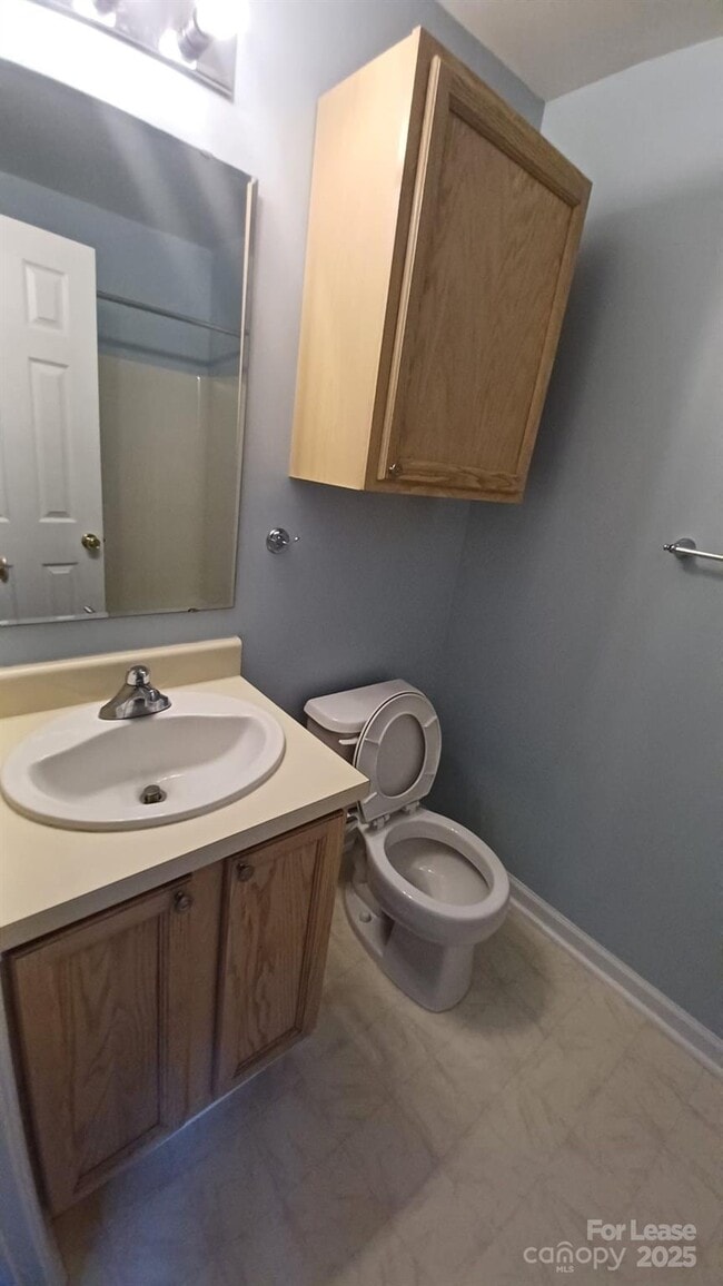 Building Photo - 1505 Flintwood Dr