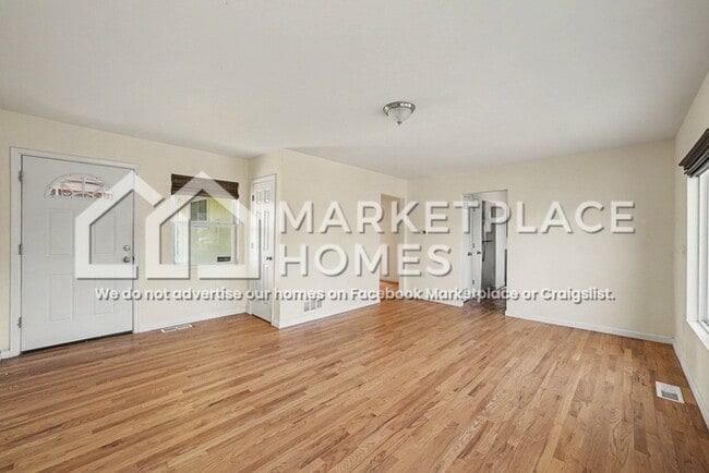Building Photo - 3610 Oneida St