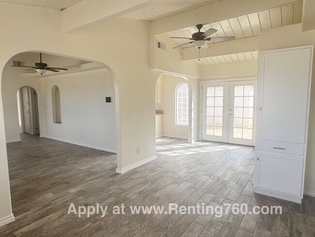 Building Photo - Cute and Cozy 2 Bed Home!