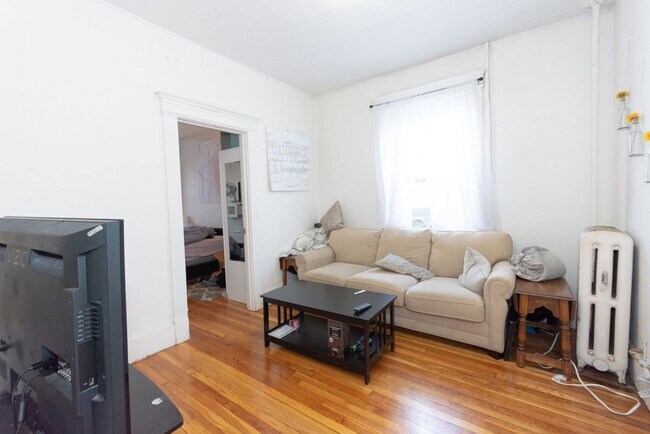 Building Photo - 3-Bed 1-Bath with Great Location!