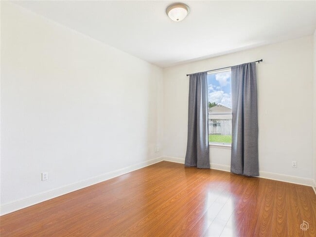 Building Photo - 2504 Alexander Ct