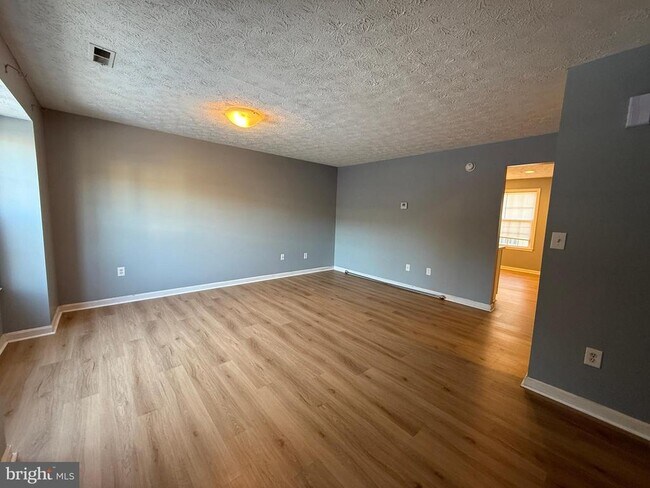 Building Photo - 10500 Boxmeer Ct