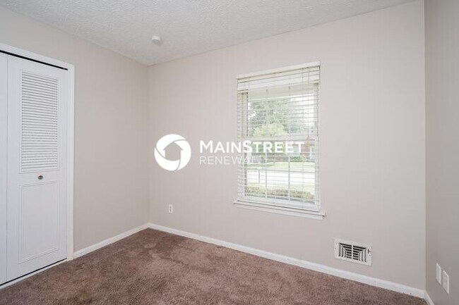 Building Photo - 3 Bedroom Pet-Friendly Home in Louisville,...