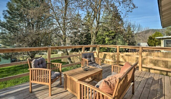 Building Photo - 40902 Ely Way