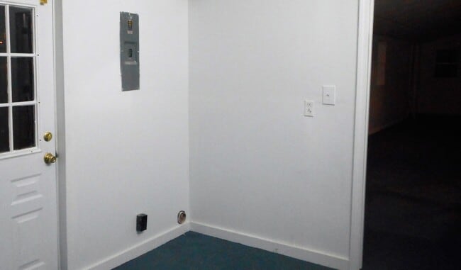 Building Photo - 820 Oakdale Rd