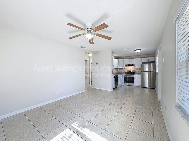 Building Photo - 470 93rd Ave N