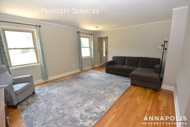 Building Photo - 700 Mt Alban Dr