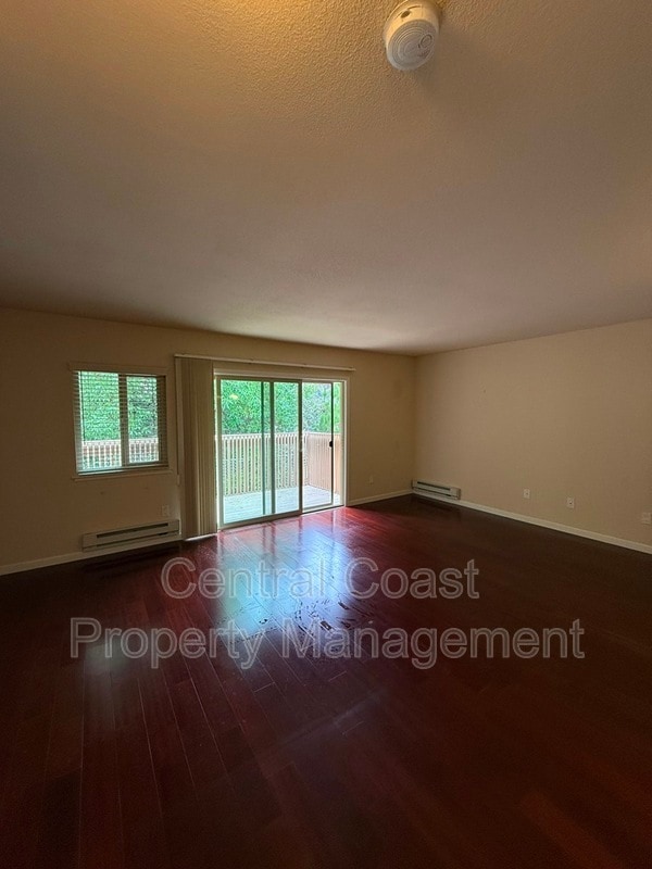Building Photo - 300 Glenwood Cir