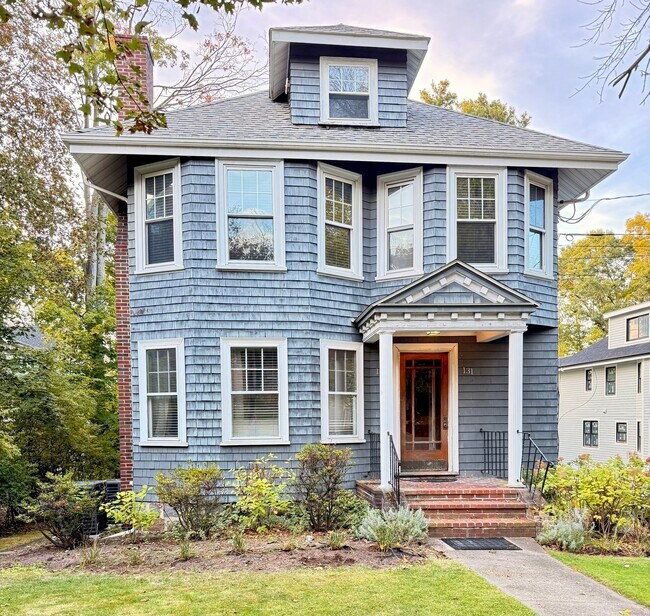 Building Photo - 131 Mt Vernon St