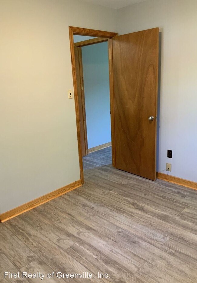 Building Photo - 2 br, 1 bath House - 296 Wagon Wheel Rd.