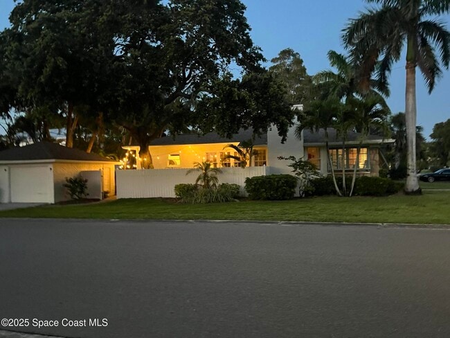 Building Photo - 346 3rd Ave