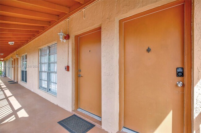 Building Photo - 7241 Miami Lakes Dr