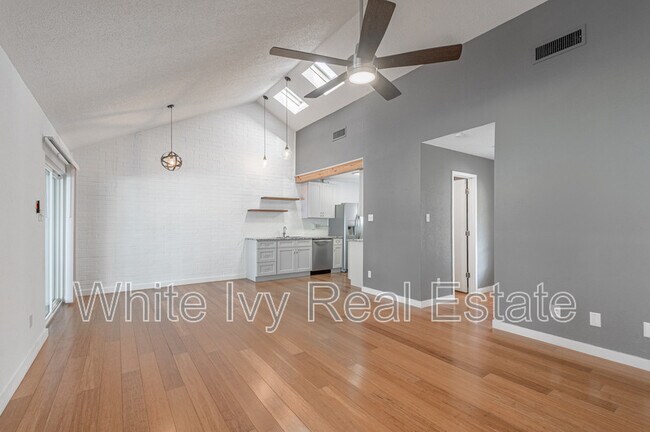 Building Photo - 356 Peach Is Rd